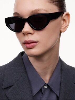 Chimi 06 Core Sunglasses in Black